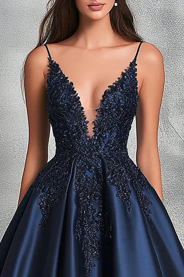 Glitter Navy A-ligne Spaghetti Straps Robe de bal en satin avec appliques